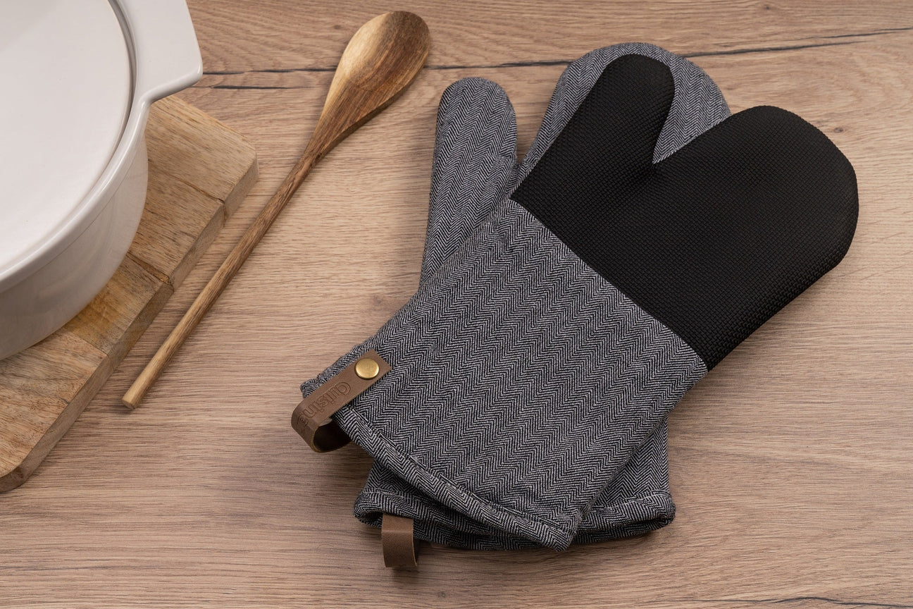 A pair of grey silicone oven gloves