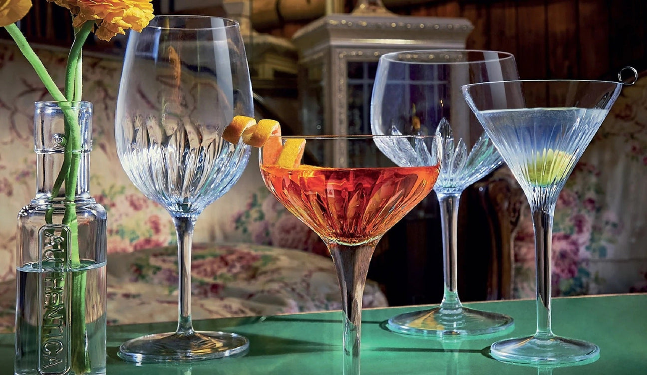 A variety of different glasses containing cocktails