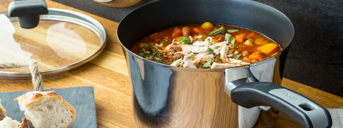 Non-stick saucepan with stainless steel exterior